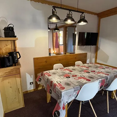 Eskival Skis Aux Pieds Apartment *